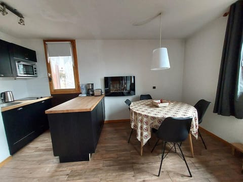 Charmant 2P, 5 Pers, Centre La Plagne, Parking, Casier à Skis - FR-1-353-127 Apartment in Landry