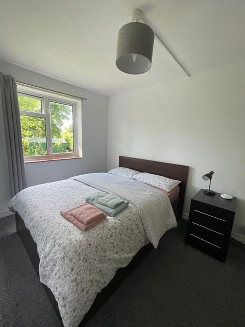 Lovely 2 bedroom apartment with a garden Condo in Royal Tunbridge Wells