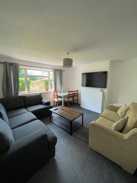 Lovely 2 bedroom apartment with a garden Condominio in Royal Tunbridge Wells