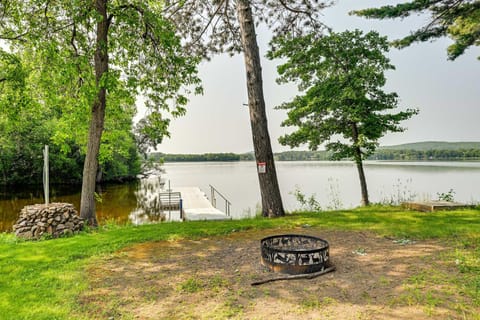 Charming Wausau Cottage On-Site Lake Access! Maison in Wausau