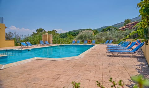 Day, Natural landscape, Pool view, Swimming pool, sunbed