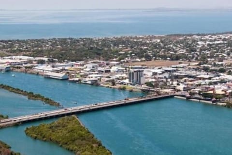 Excellent Location - Modern Hotel Room in Mackay Inn in Mackay