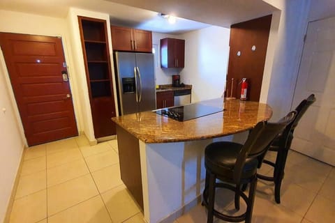 Kitchen or kitchenette, minibar, pet friendly, stove