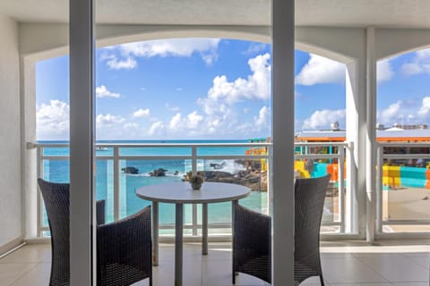 Maho Beach House - Ocean Suite - 2 Bedroom Apartment in Simpson Bay