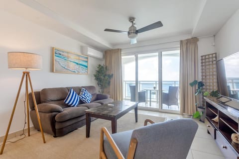 Maho Beach House - Ocean Suite - 2 Bedroom Apartment in Simpson Bay