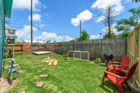 Nr Beach Pier Oasis Games Yard Bbq Pet Ok House in Galveston Island