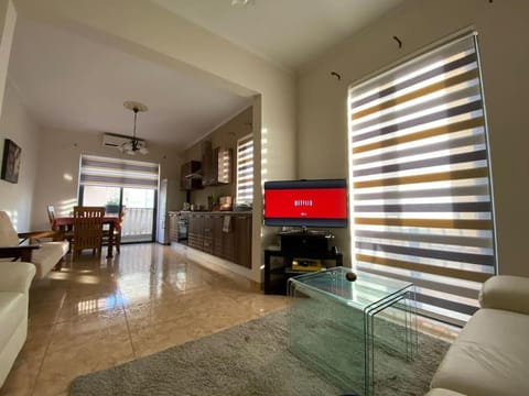 TV and multimedia, Kitchen or kitchenette, Living room, Seating area, air conditioner