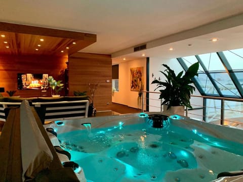 Hot Tub, Living room