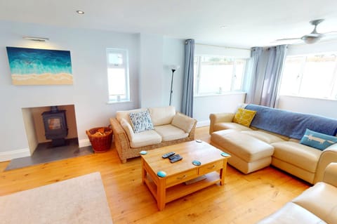 CROYDE WAVES 4 Bedrooms House in Georgeham