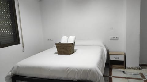 Convenient Rooms - Ferry, Train & Bus Station - Bed and Breakfast in Algeciras