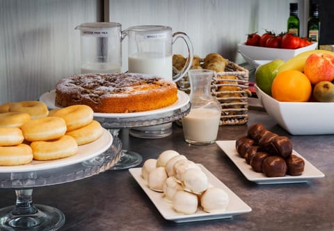 Food and drinks, Continental breakfast