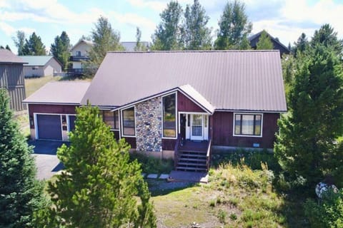 Wapiti View 6-Bedroom Cabin 28mins to Yellowstone House in Island Park