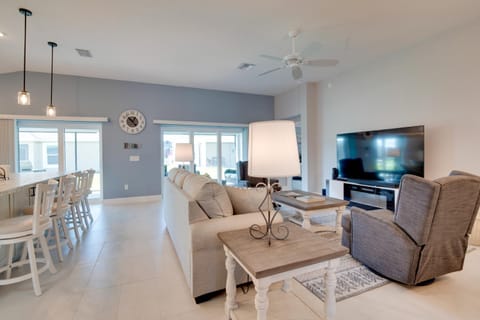 Sunlit Escape in The Villages with Screened Porch! House in Wildwood