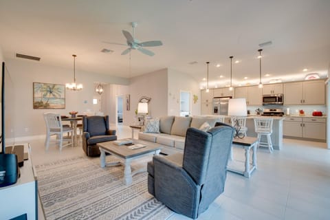 Sunlit Escape in The Villages with Screened Porch! House in Wildwood