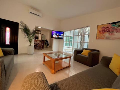 Communal lounge/ TV room, TV and multimedia, Living room, air conditioner