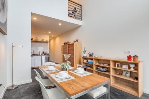 2BR 2BA The Ballard Modish, Seattle Location with rooftop view House in Fremont