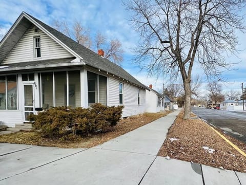Cozy cottage in the heart of the big city- dog friendly House in Billings