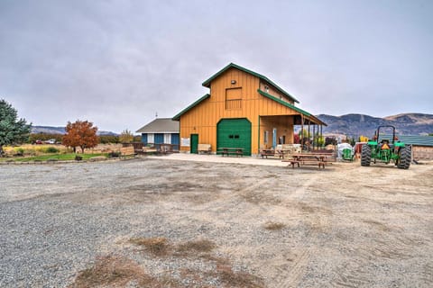 Modern East Wenatchee Studio on Working Farm! Apartment in Kittitas County