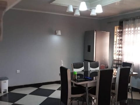 Well presented apartment with 2 master bedrooms. Condo in Freetown