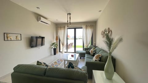 TV and multimedia, Living room, Seating area, Evening entertainment, air conditioner