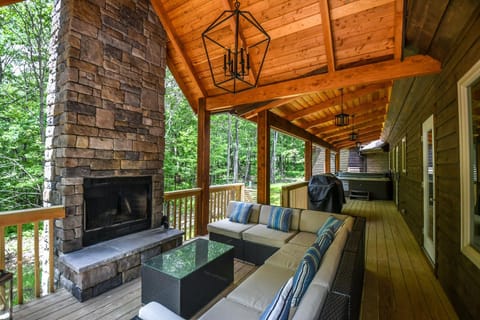 Mountain - Crest - Villa House in McHenry