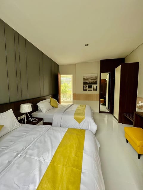 Platinum Yellow Bandung Villa 24 Pax Private Pool Villa in Lembang