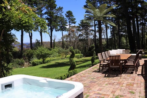 Carramar House, in the Amphitheatre of Nature House in Wentworth Falls