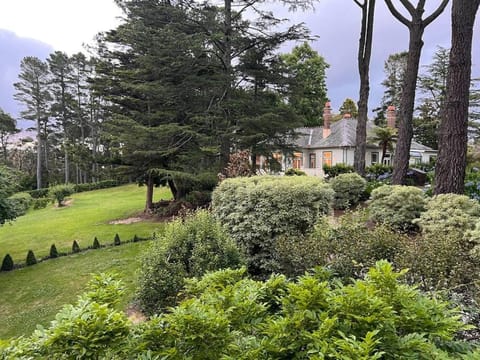 Carramar Estate: 2 homes stunning mountain views Haus in Wentworth Falls