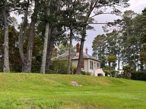 Carramar Estate: 2 homes stunning mountain views Maison in Wentworth Falls
