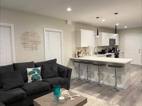 Cozy Short & Suite 4-Bedroom Stay- Minutes to City Condominio in Quincy