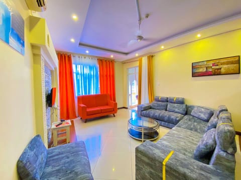 Communal lounge/ TV room, TV and multimedia, Living room, Seating area, Evening entertainment