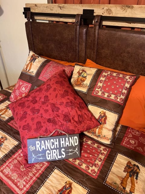 Acorn Hideaways Canton Old Western Ranch Hands' Suite Posada in Canton