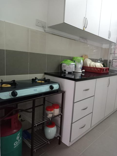 Homestay Camelia Kuala Terengganu Houses 3 Room 2 Bathroom - Near Batu Buruk Beach , Drawbridge, Pasar Payang, KTCC Mall & Hospital HSNZ Apartment in Terengganu, Malaysia