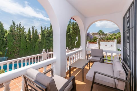 Balcony/Terrace, Seating area, Pool view