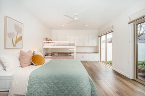 Somerset Sanctuary in Safety Beach House in Dromana