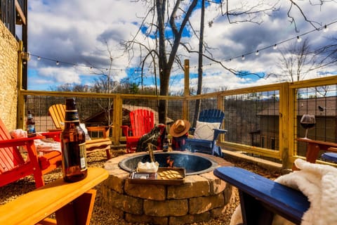 NEW Discount, Private Pool, Fire Pit, Theater, Hot Tub House in Pigeon Forge
