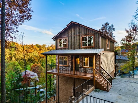 Property building, Day, Natural landscape, Garden, View (from property/room), Balcony/Terrace, Garden view