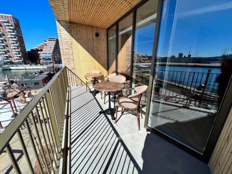 Apartment directly to seafront of Bassin 7 with big balcony and free parking Condominio in Aarhus