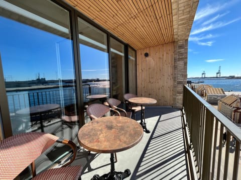 Apartment directly to seafront of Bassin 7 with big balcony and free parking Condo in Aarhus