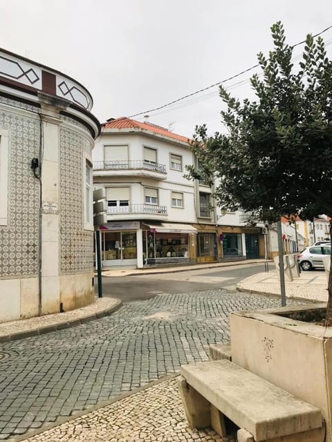 Property building, Day, Neighbourhood, Street view, Parking