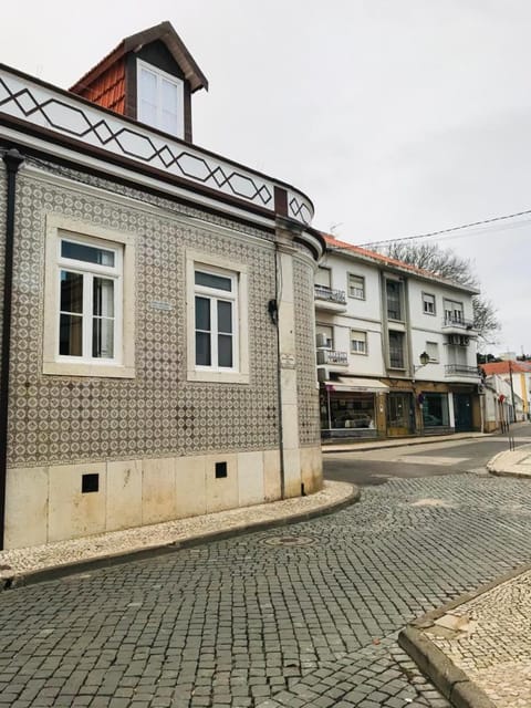 Property building, Day, Neighbourhood, Street view