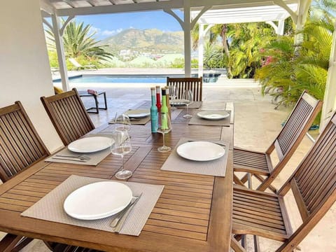 Seating area, Dining area, Garden view, Pool view