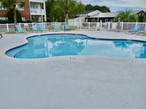 Home Away from Home in Azalea Lakes Haus in Socastee