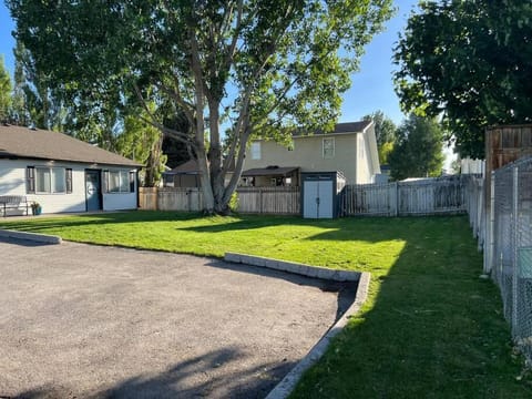 Guest Suites 1996 #4- Relaxing 1 bedroom 1 bath Suite Apartment in Idaho Falls