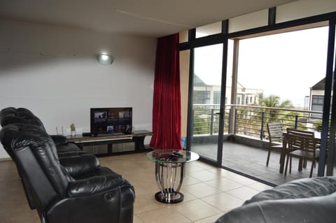 Accommodation Front - Deluxe 6 Sleeper with Rooftop Pool Apartment in Durban