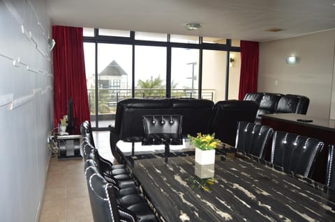 Accommodation Front - Deluxe 6 Sleeper with Rooftop Pool Apartment in Durban