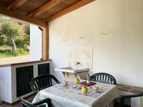 Patio, Summer, Dining area, Street view, Breakfast