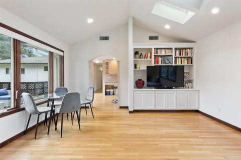 @ Marbella Lane - 2BR Charming Spacious Home Haus in Los Altos Hills