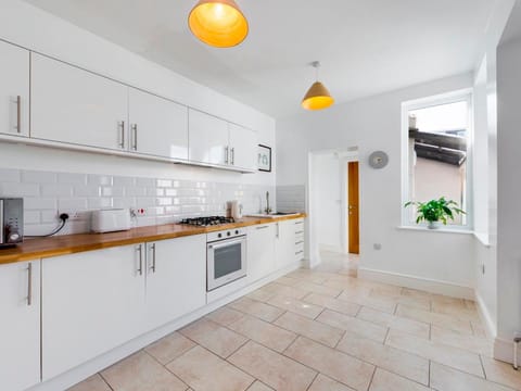 Pass the Keys Beautifully Renovated Mumbles Home with Parking House in The Mumbles