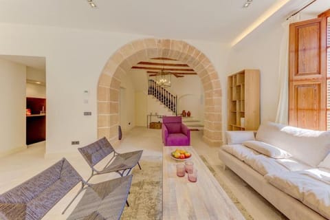 Charming Pollensa Villa Alicanti 4 Bedrooms Positioned in the Heart of Old Town Villa in Pollença